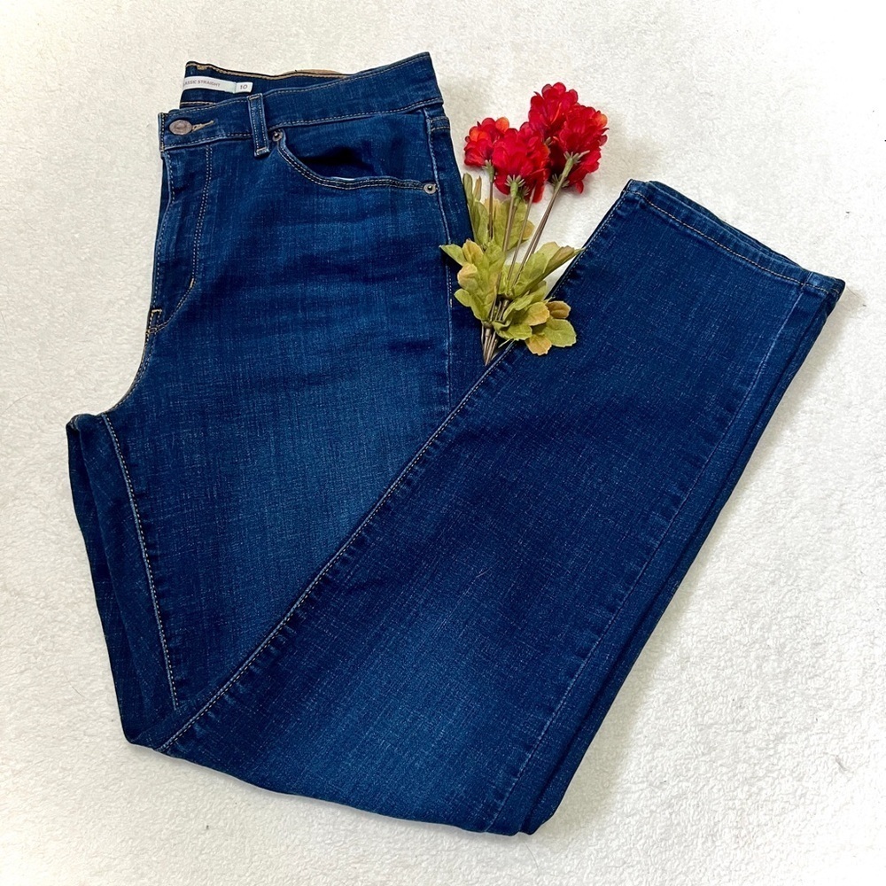 Levi's Dark Wash Classic Straight Leg Jean - Size 10 (31")